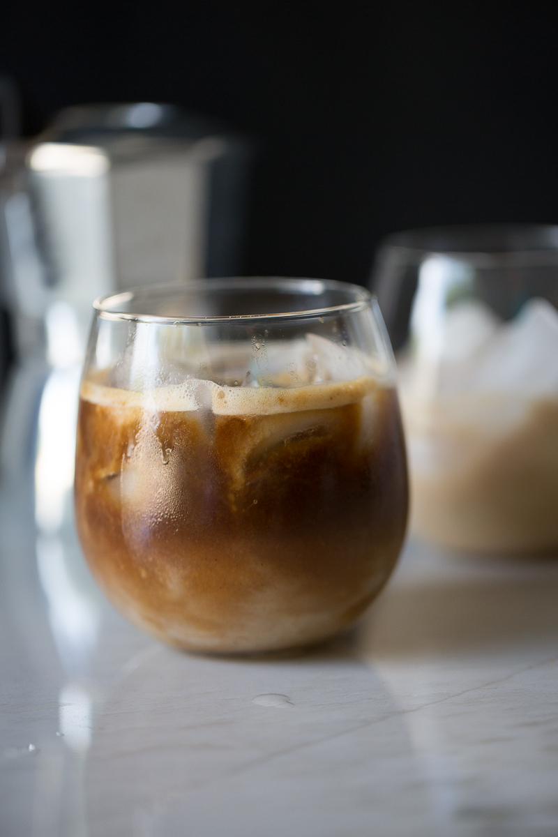 Café frío con leche de coco dulce hecha en casa lo tienes que probar