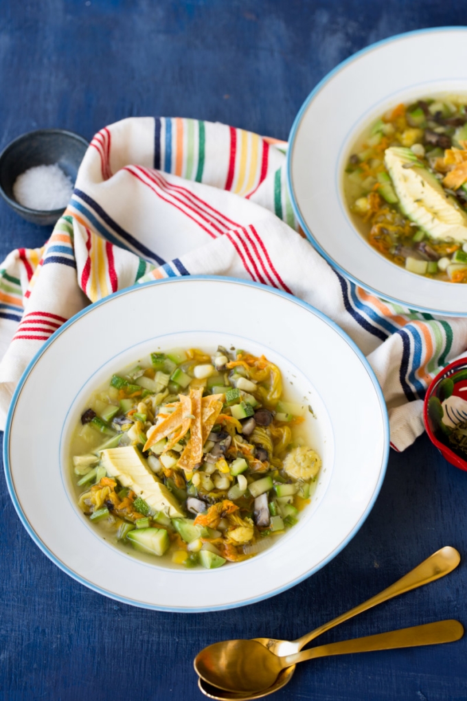 Sopa De Verduras Mexicanas Con Totopos Y Aguacate| Piloncillo&Vainilla