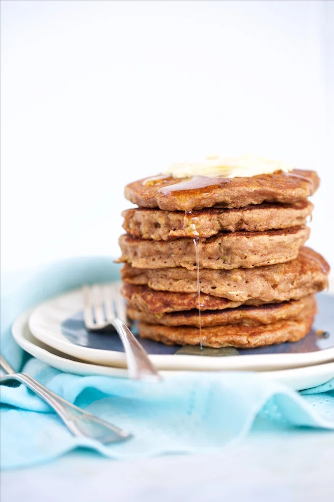 Hotcakes con manzana y avena para sentirte increíble | Piloncillo&Vainilla