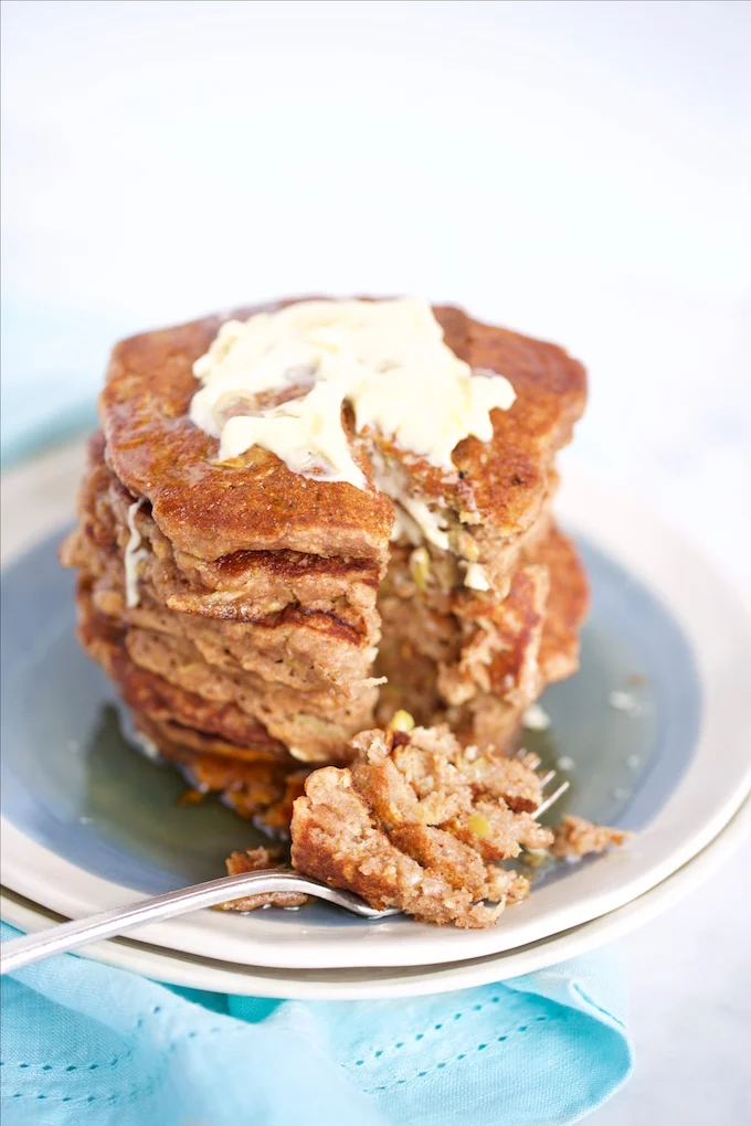 Hotcakes con manzana y avena para sentirte increíble | Piloncillo&Vainilla