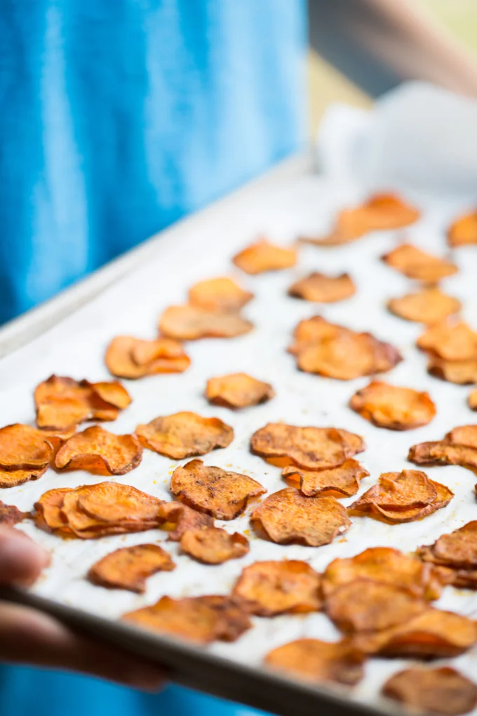 Chips sanas de camote hechas en casa