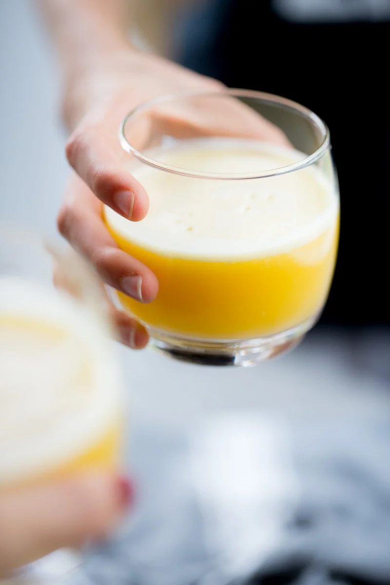 Receta de jugo de piña y jengibre perfecta para prevenir gripas en el invierno.