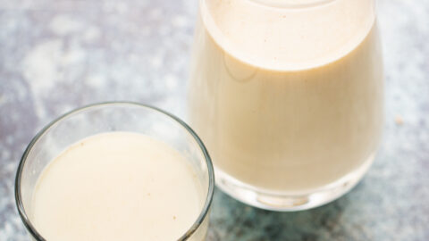Prepara así tu leche de avena casera, una deliciosa, saludable y