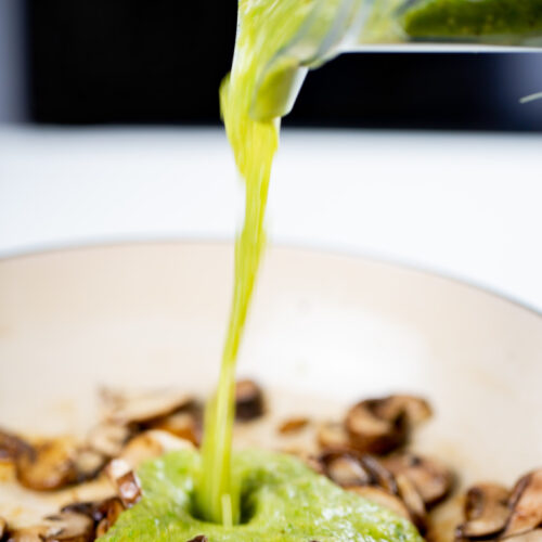 CHAMPIÑONES EN SALSA VERDE