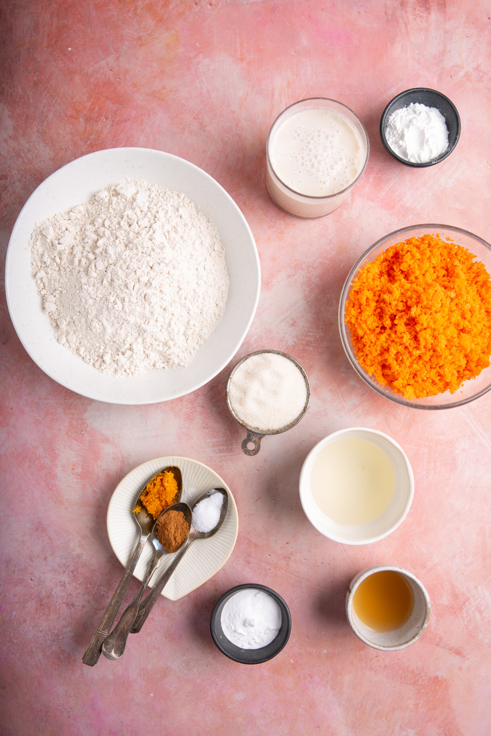 ingredientes para hacer pastel de zanahoria en tazones