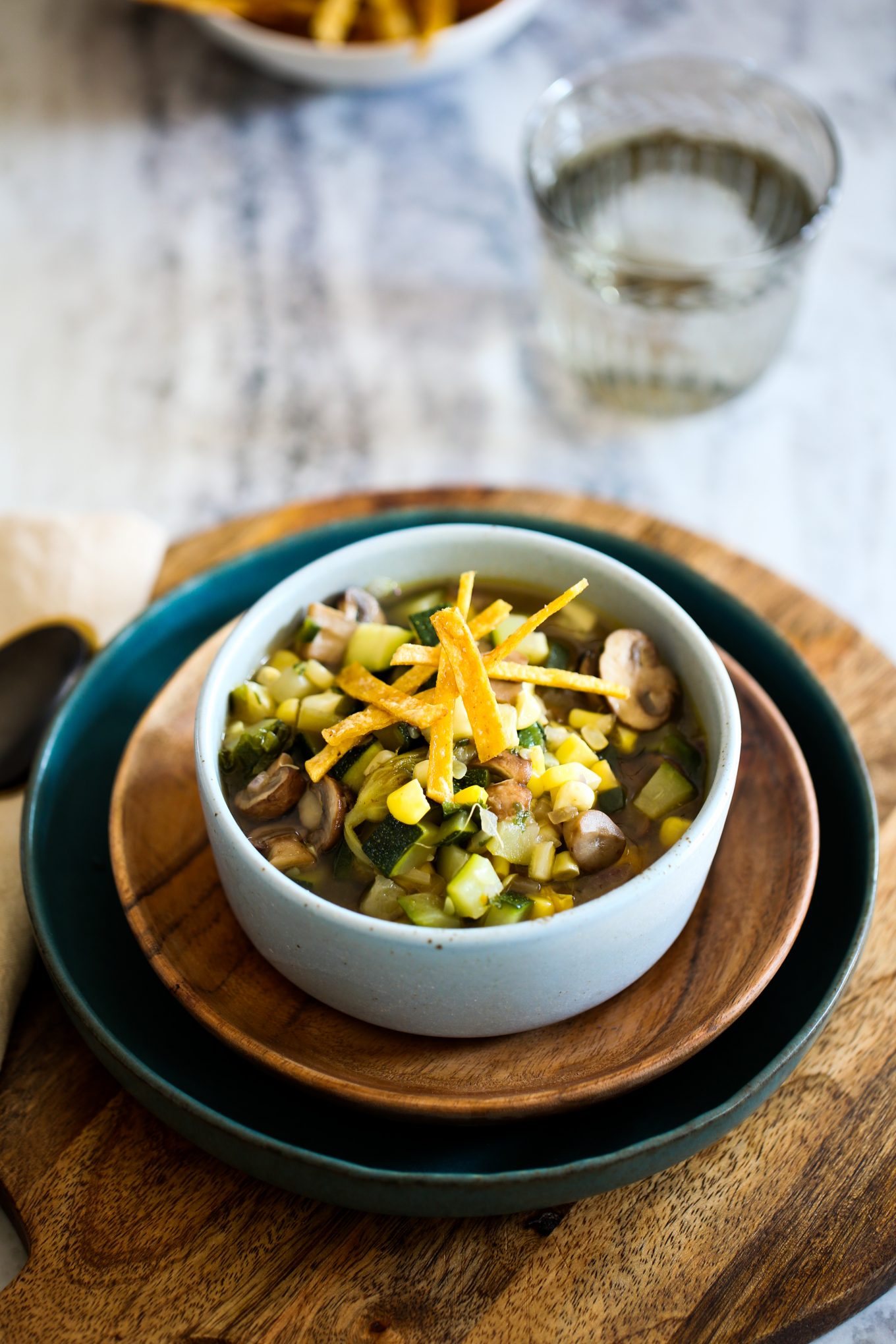 Sopa De Verduras Mexicanas Con Totopos Y Aguacate- Piloncillo Y Vainilla