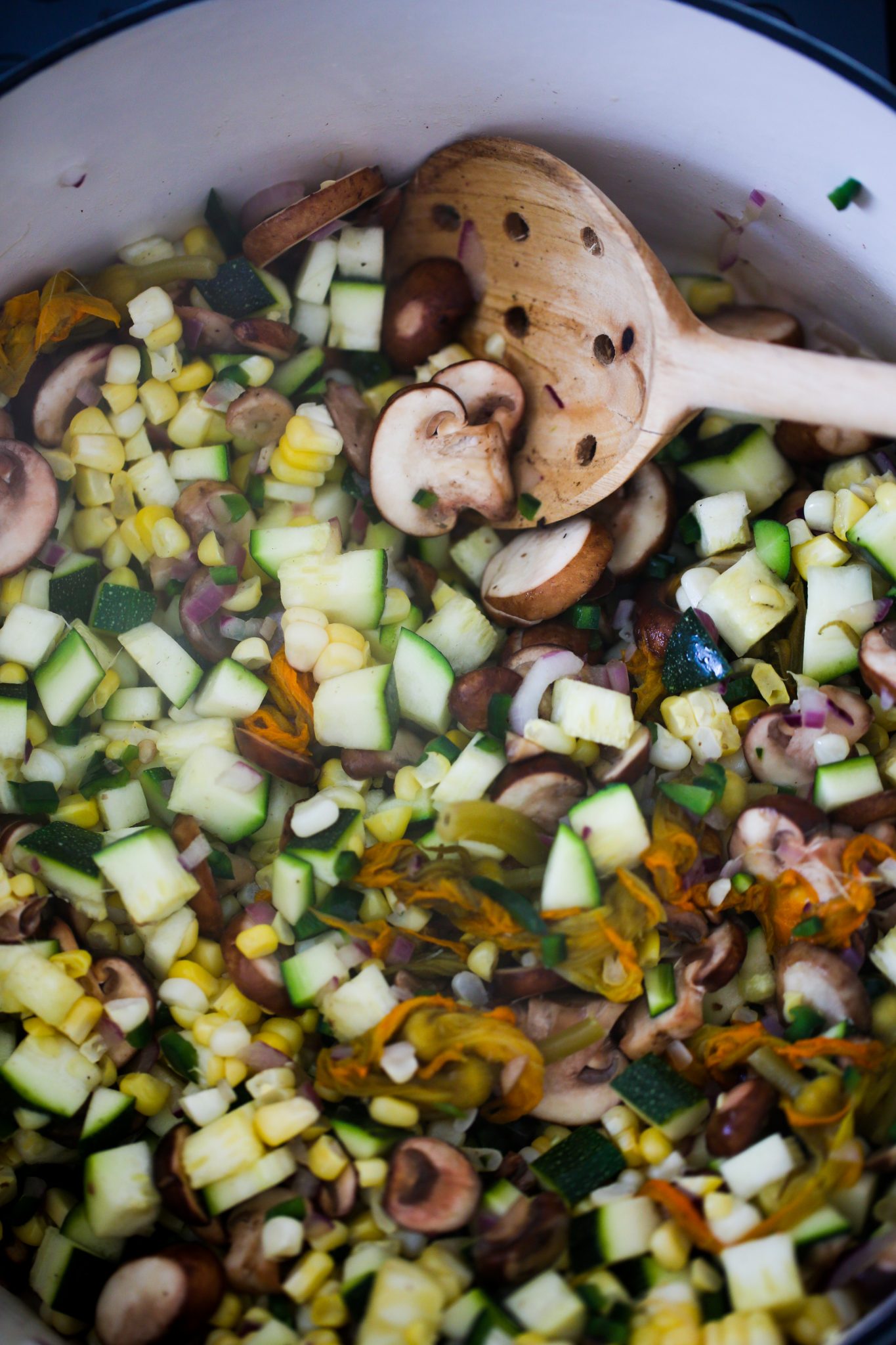 Sopa De Verduras Mexicanas Con Totopos Y Aguacate| Piloncillo & Vainilla