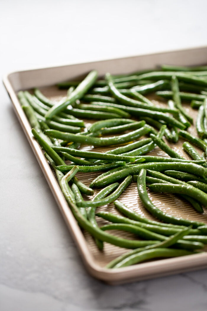 green beans on a baking sheet