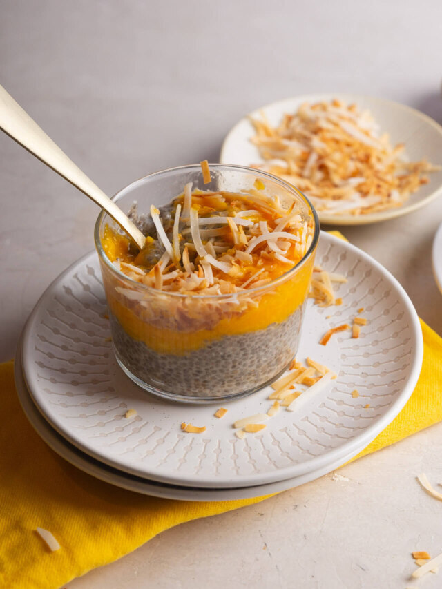 PUDÍN DE CHÍA Y MANGO CON LECHE DE COCO