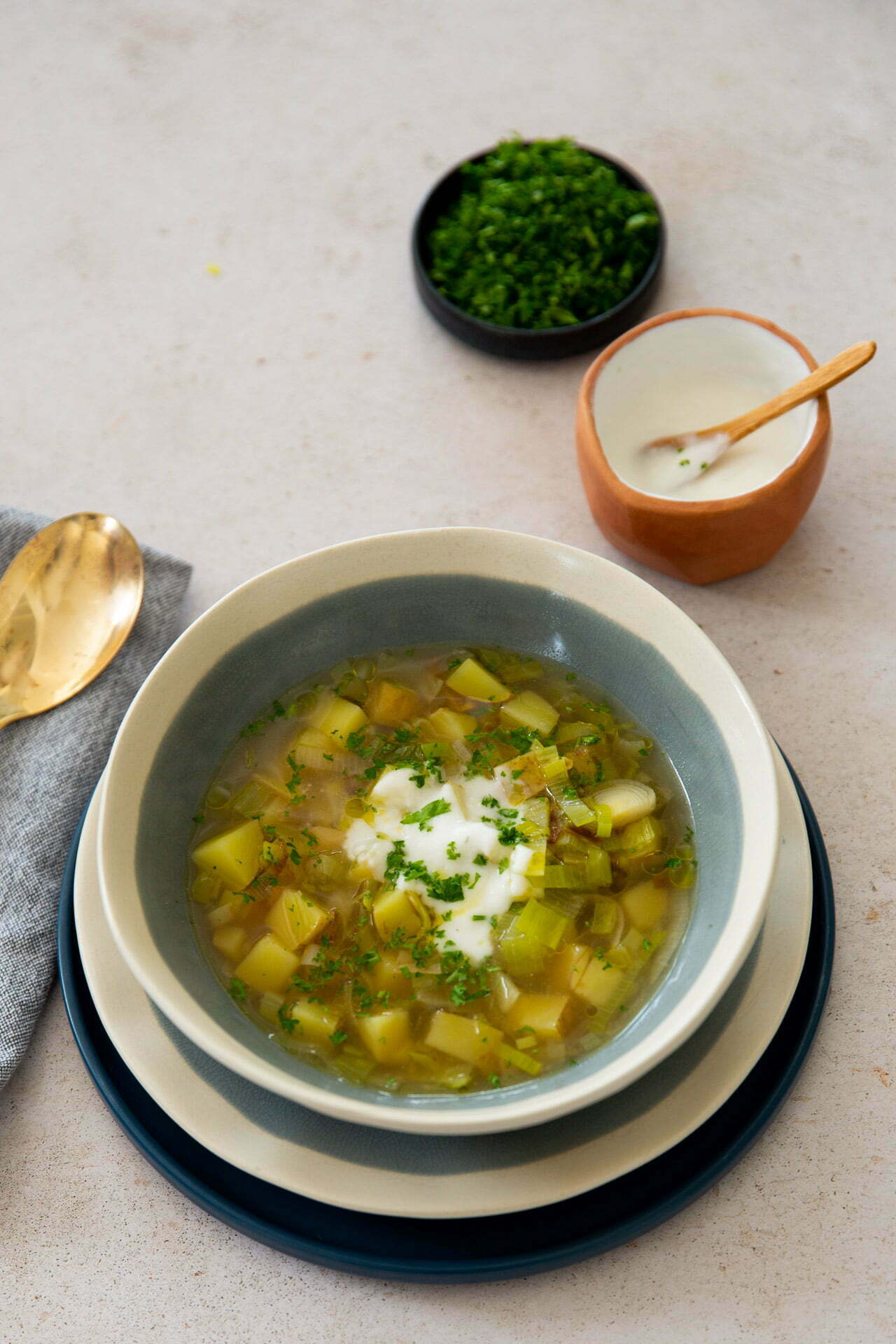 Disfruta de esta sopa mexicana de poro y papa ¡Fácil y deliciosa!